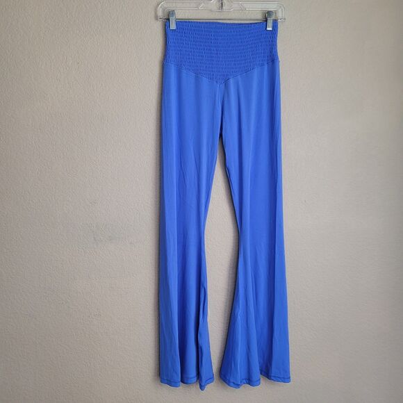 Offline By Aerie Real Me Super Flare Hi-Rise Leggings Size Large Blue Smocked - Picture 1 of 9